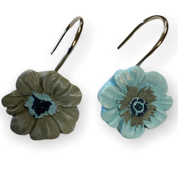Flower Shower Hooks Resin Sun Splash Collection Blue Clay-Grey Set of 12 Hooks - Picture 7 of 9